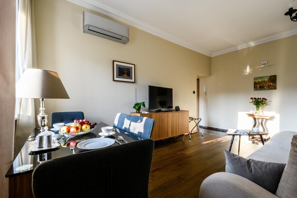 Shakespeare By Art Demo Apartment Varşovia Exterior foto